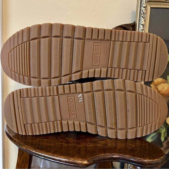 Guess| Cute & Sporty Light Grey/Burgundy Casual Logo Sneakers Sz 7.5 - Picture 7 of 8